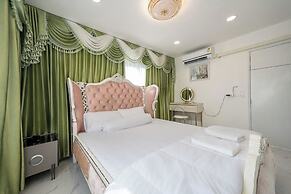 Honey Queen Resort