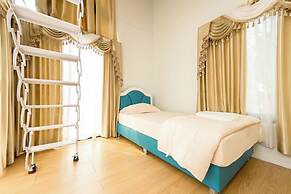 Honey Queen Resort