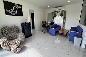 Honey Queen Resort