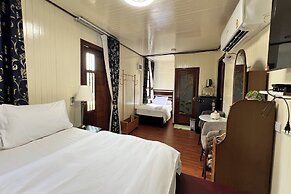 Honey Queen Resort