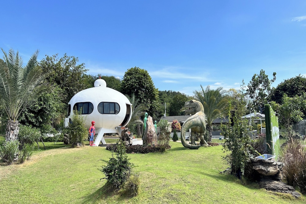 Honey Queen Resort