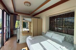 Honey Queen Resort