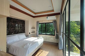 Honey Queen Resort