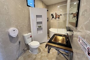 Honey Queen Resort