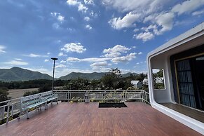 Honey Queen Resort
