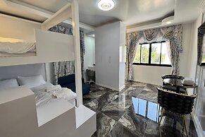 Honey Queen Resort