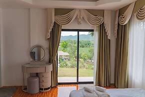 Honey Queen Resort