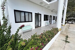 Honey Queen Resort