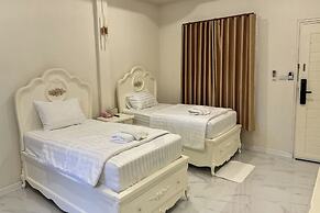 Honey Queen Resort