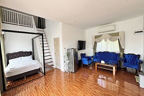 Honey Queen Resort