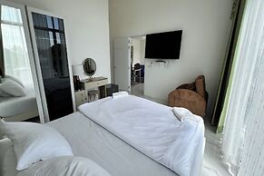Honey Queen Resort