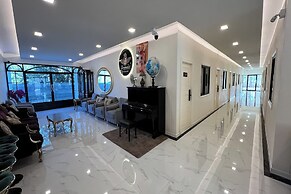 Honey Queen Resort