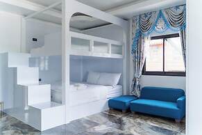 Honey Queen Resort