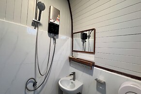 Honey Queen Resort