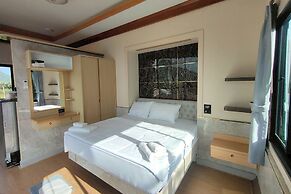 Honey Queen Resort