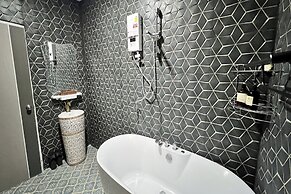 Honey Queen Resort