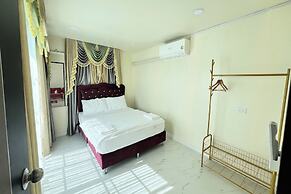 Honey Queen Resort