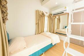 Honey Queen Resort