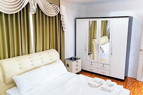 Honey Queen Resort
