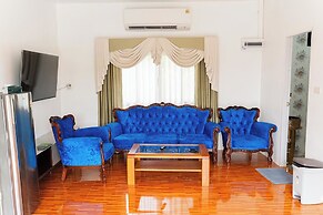 Honey Queen Resort