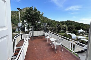 Honey Queen Resort