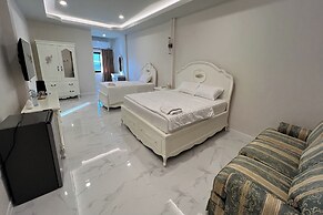 Honey Queen Resort