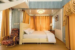 Honey Queen Resort