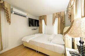 Honey Queen Resort
