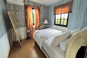 Honey Queen Resort