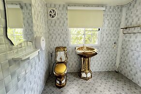 Honey Queen Resort