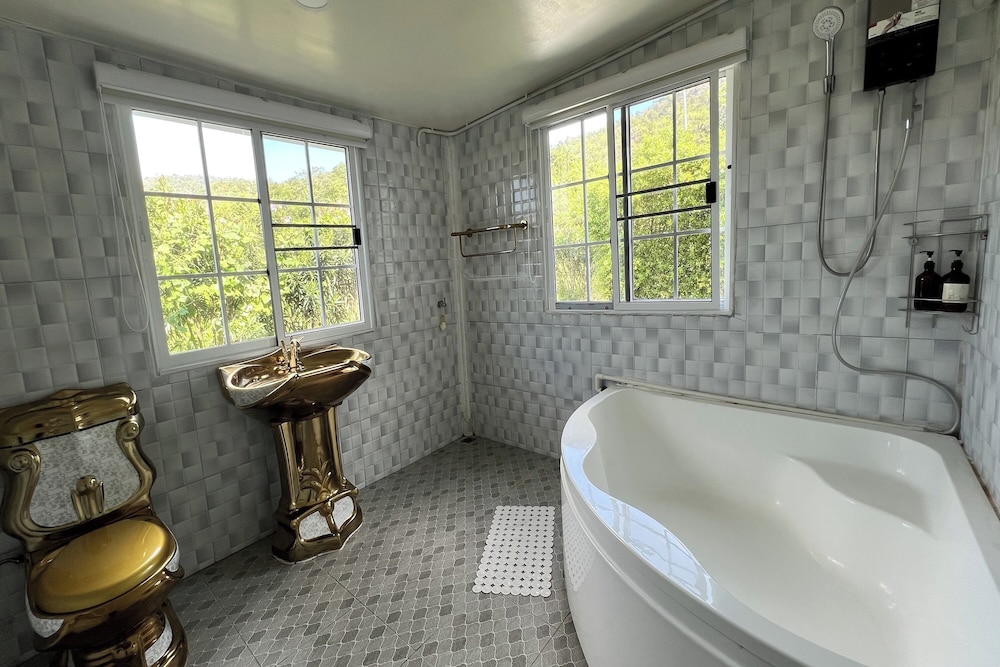 Honey Queen Resort