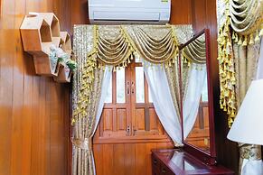 Honey Queen Resort