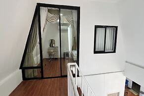 Honey Queen Resort