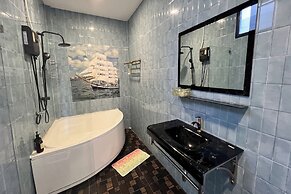 Honey Queen Resort