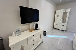 Honey Queen Resort