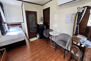 Honey Queen Resort
