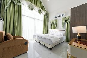 Honey Queen Resort