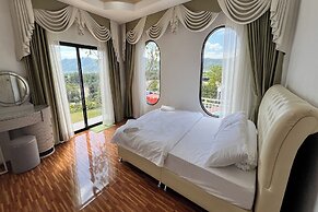 Honey Queen Resort