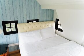 Honey Queen Resort