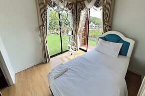 Honey Queen Resort