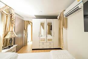 Honey Queen Resort