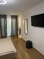 Living Yard Acropolis Apartments