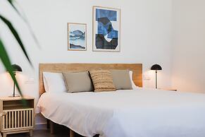 Valencia Apartments by Olala Homes