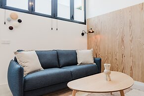 Valencia Apartments by Olala Homes