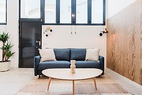 Valencia Apartments by Olala Homes