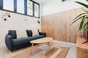 Valencia Apartments by Olala Homes