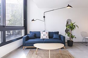 Valencia Apartments by Olala Homes