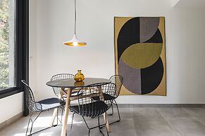 Valencia Apartments by Olala Homes