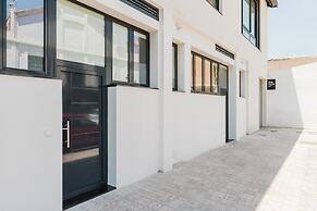 Valencia Apartments by Olala Homes