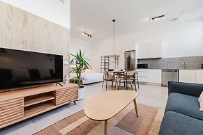 Valencia Apartments by Olala Homes